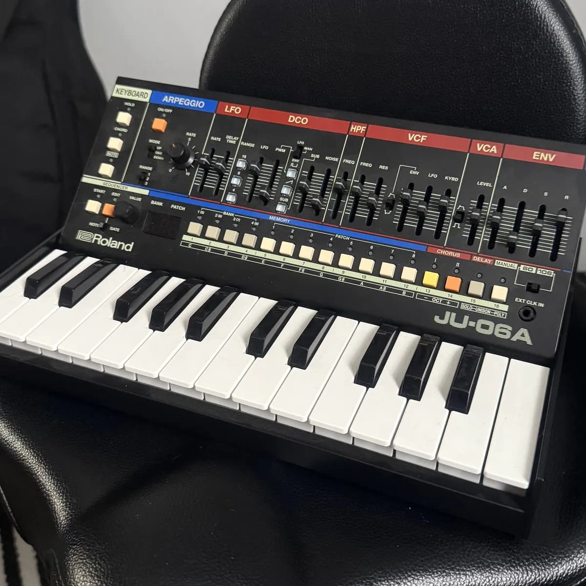 Roland Juno JU-06A com Controlador K25-M