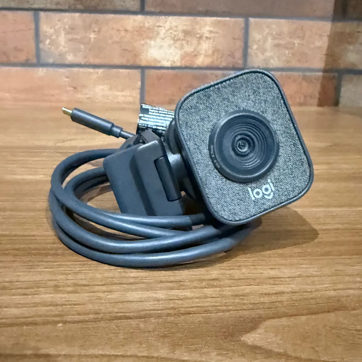 Webcam Logitech StreamCam Plus Full HD com Tripé